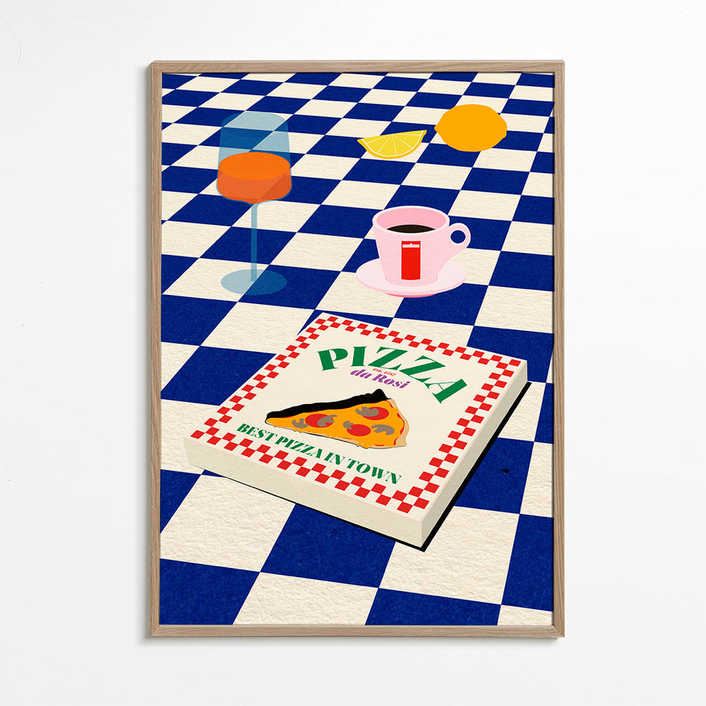 Køkkenkunst med pizza og kaffe på skakbræt