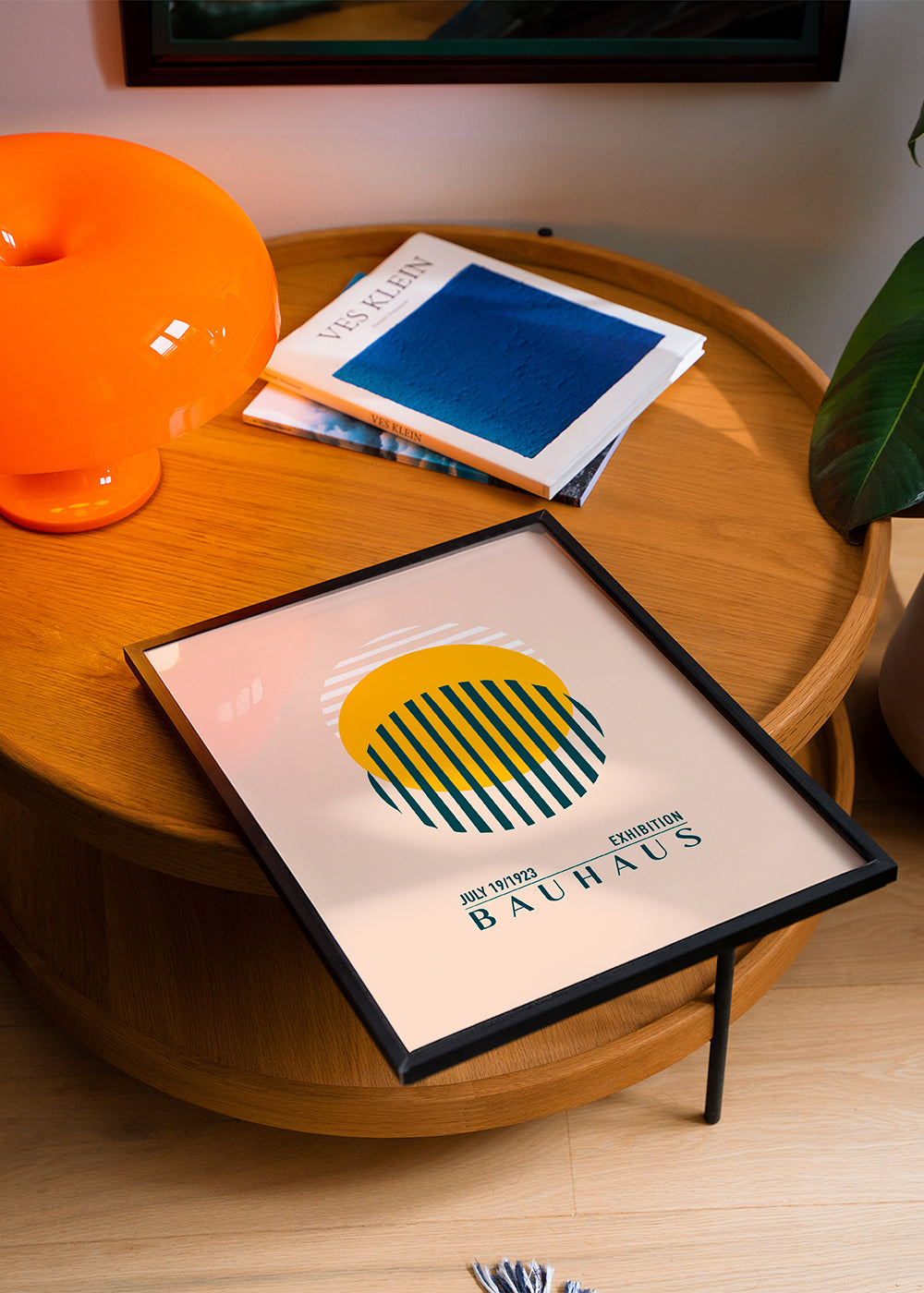 Bauhaus geometrisk illustration med cirkel og striber