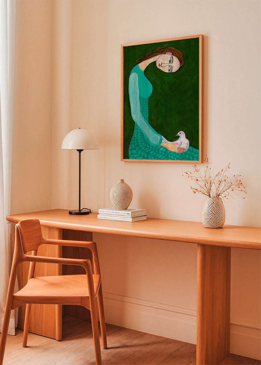 Kvindeillustration med due på grøn baggrund