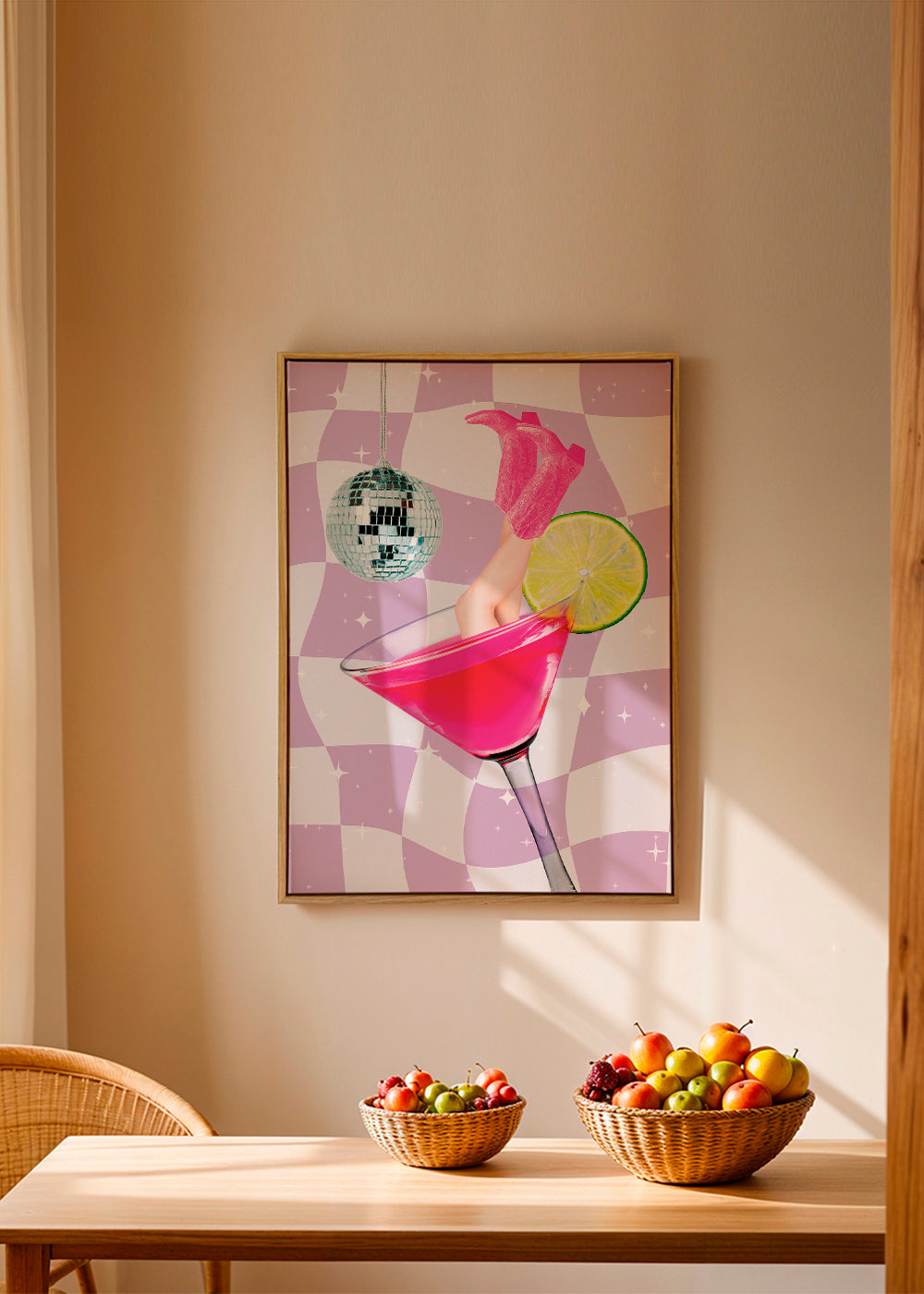 Køkkenkunst rosa cocktail med lime