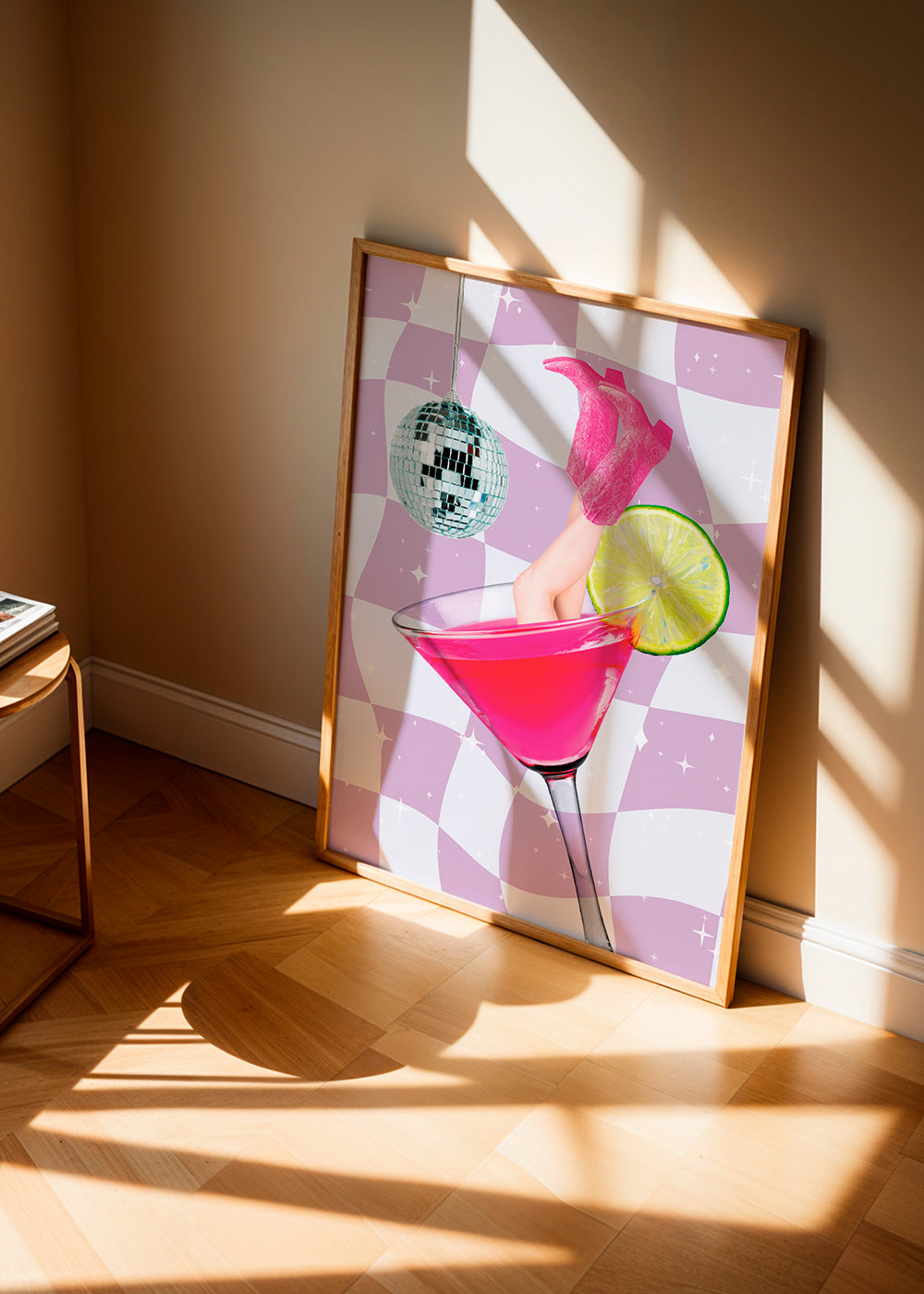 Køkkenkunst rosa cocktail med lime