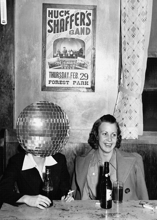 Vintage-fotografi af par med diskokugle-hoved