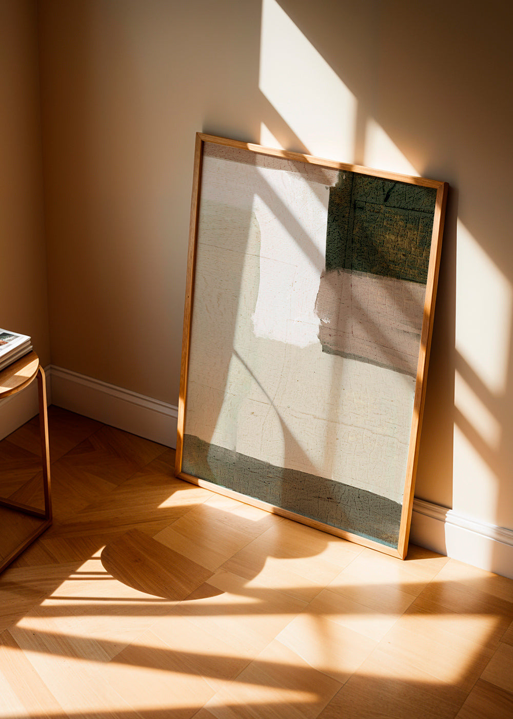 Abstrakt kunst med jordfarvede felter