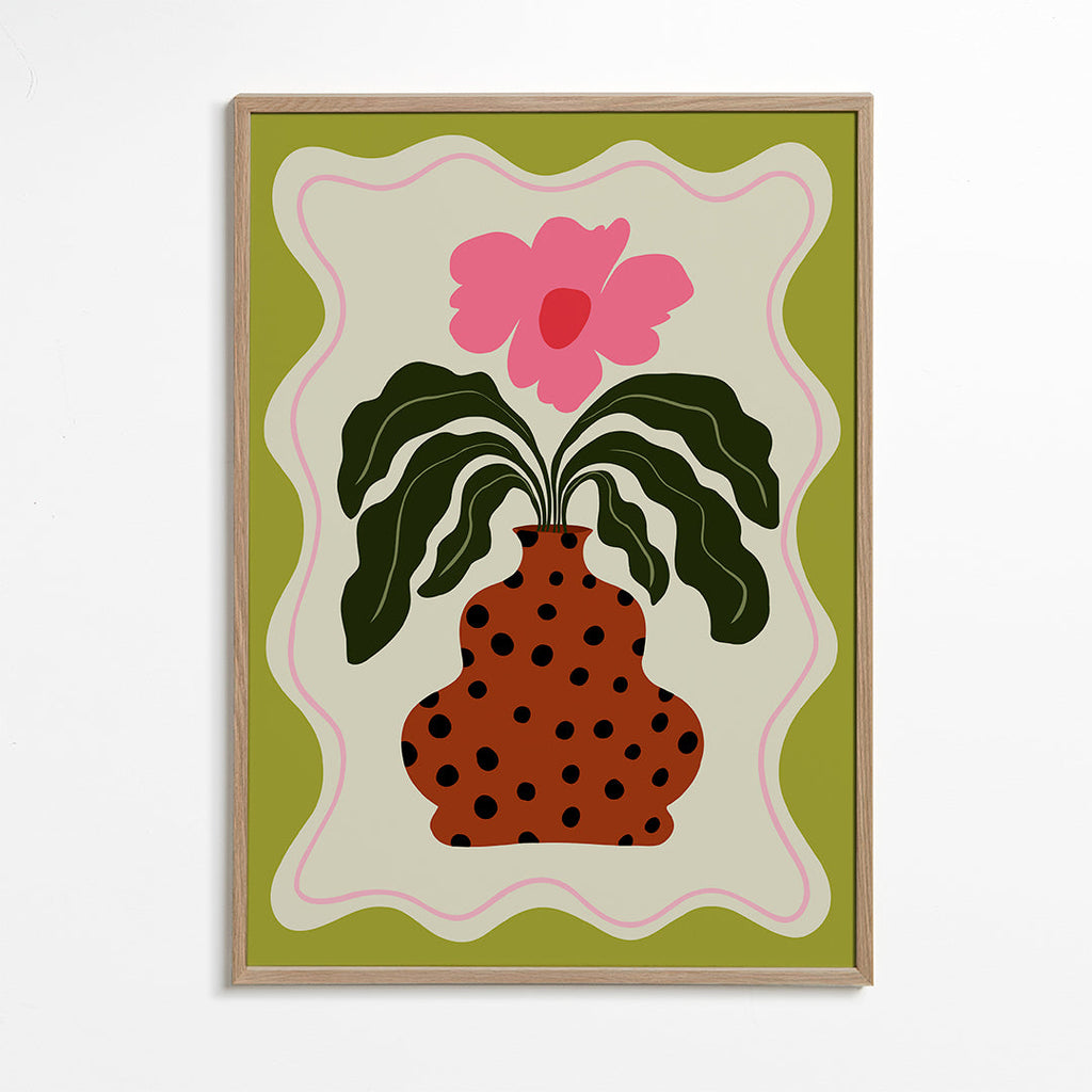 Botanisk plakat med rosa blomst og prikket vase