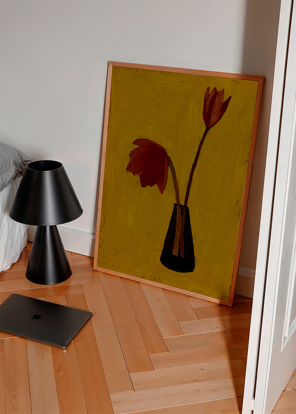 Botanisk plakat med røde tulipaner på gul baggrund