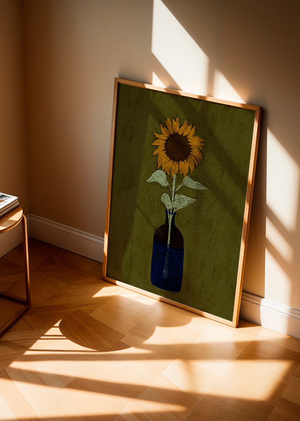 Botanisk plakat: solsikke i blå vase