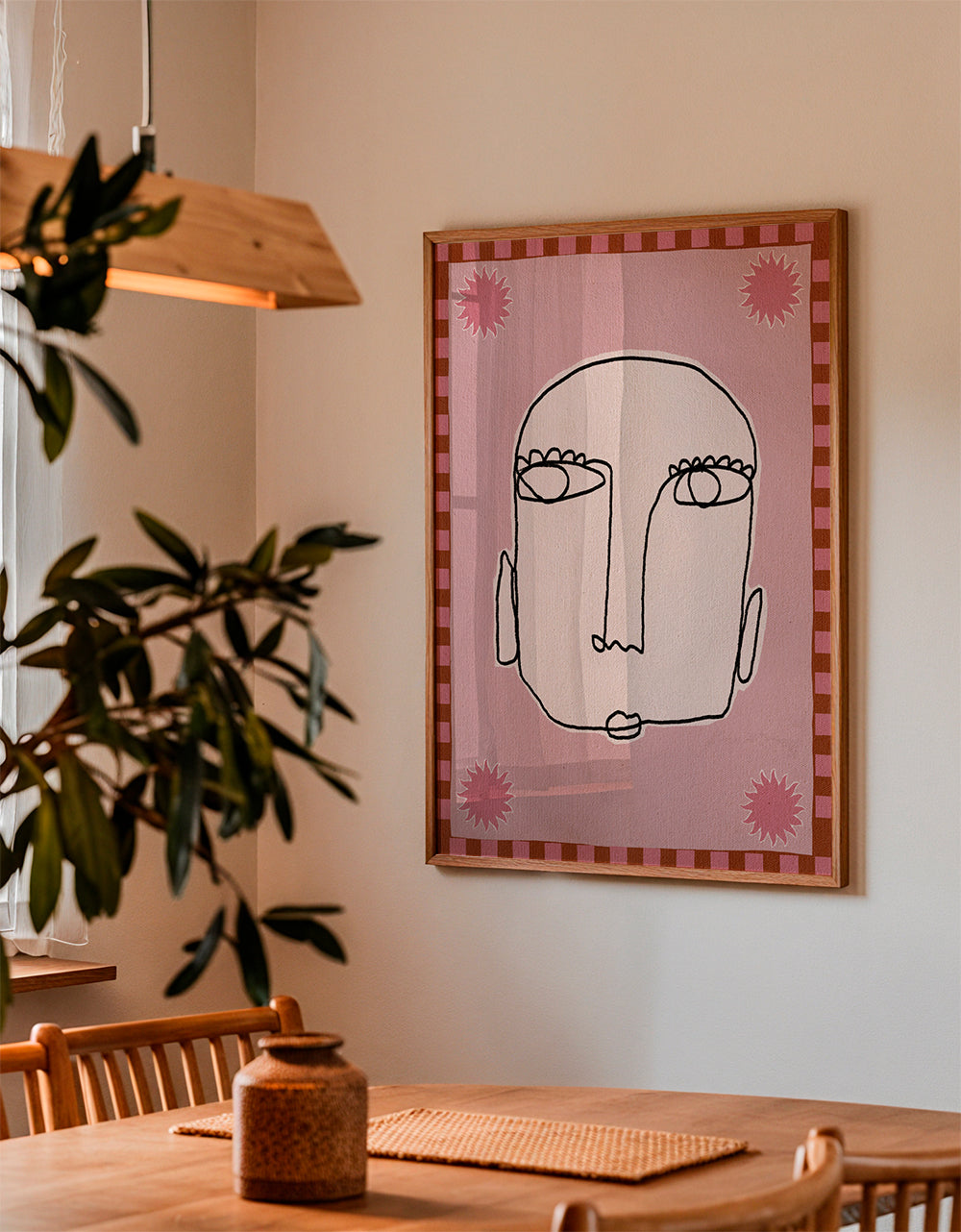 Lineær ansigtsillustration i rosa