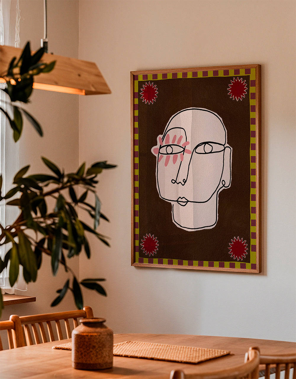 Illustration: lineært ansigt på brun baggrund