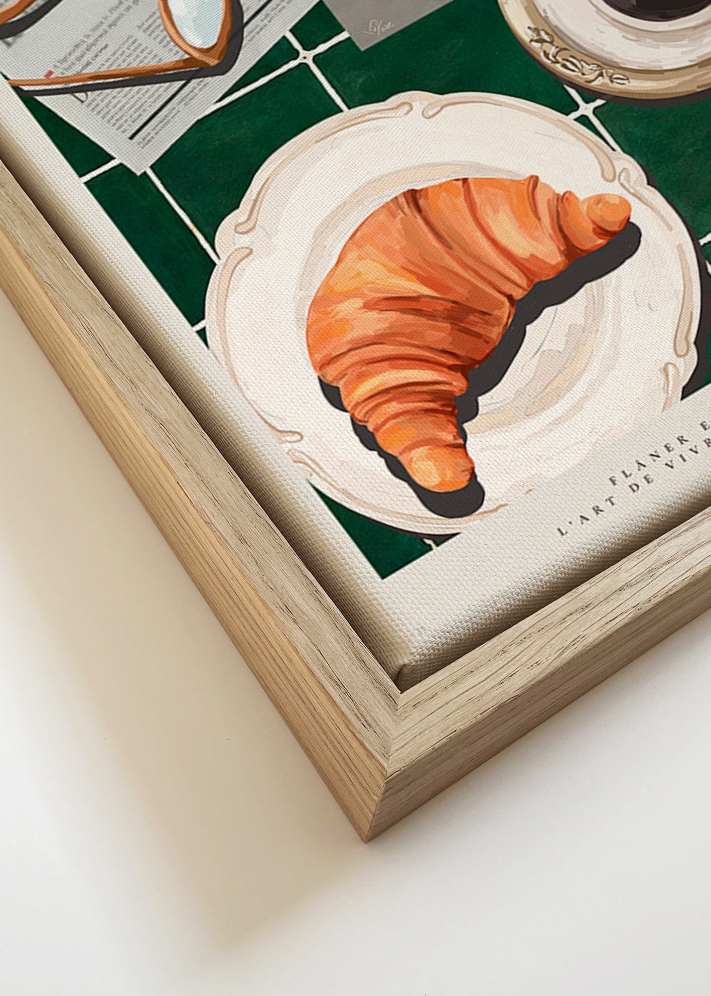 Køkkenkunst med croissant og kaffe