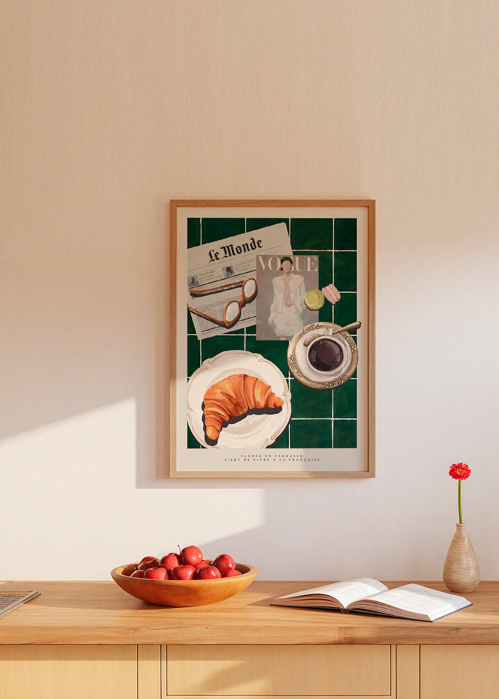 Køkkenkunst med croissant og kaffe