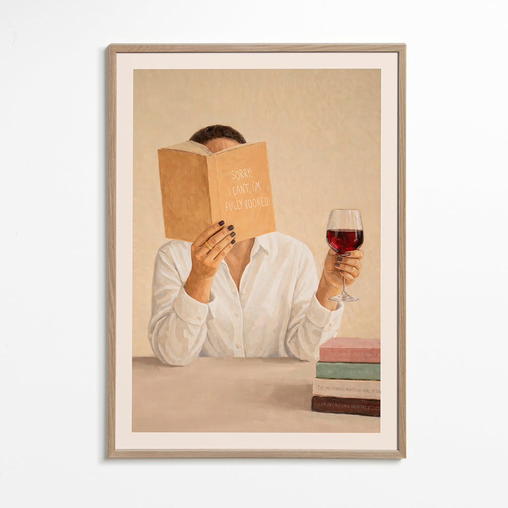 Køkkenkunst: kvinde læser med glas vin