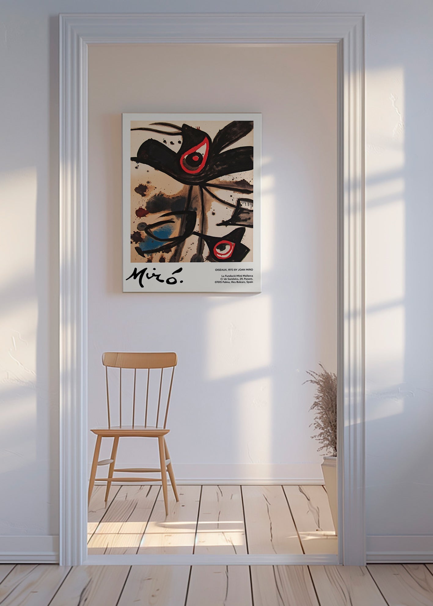 Abstrakt værk med sorte fuglemotiver