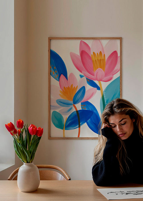 Botanisk plakat med rosa og blå blomster