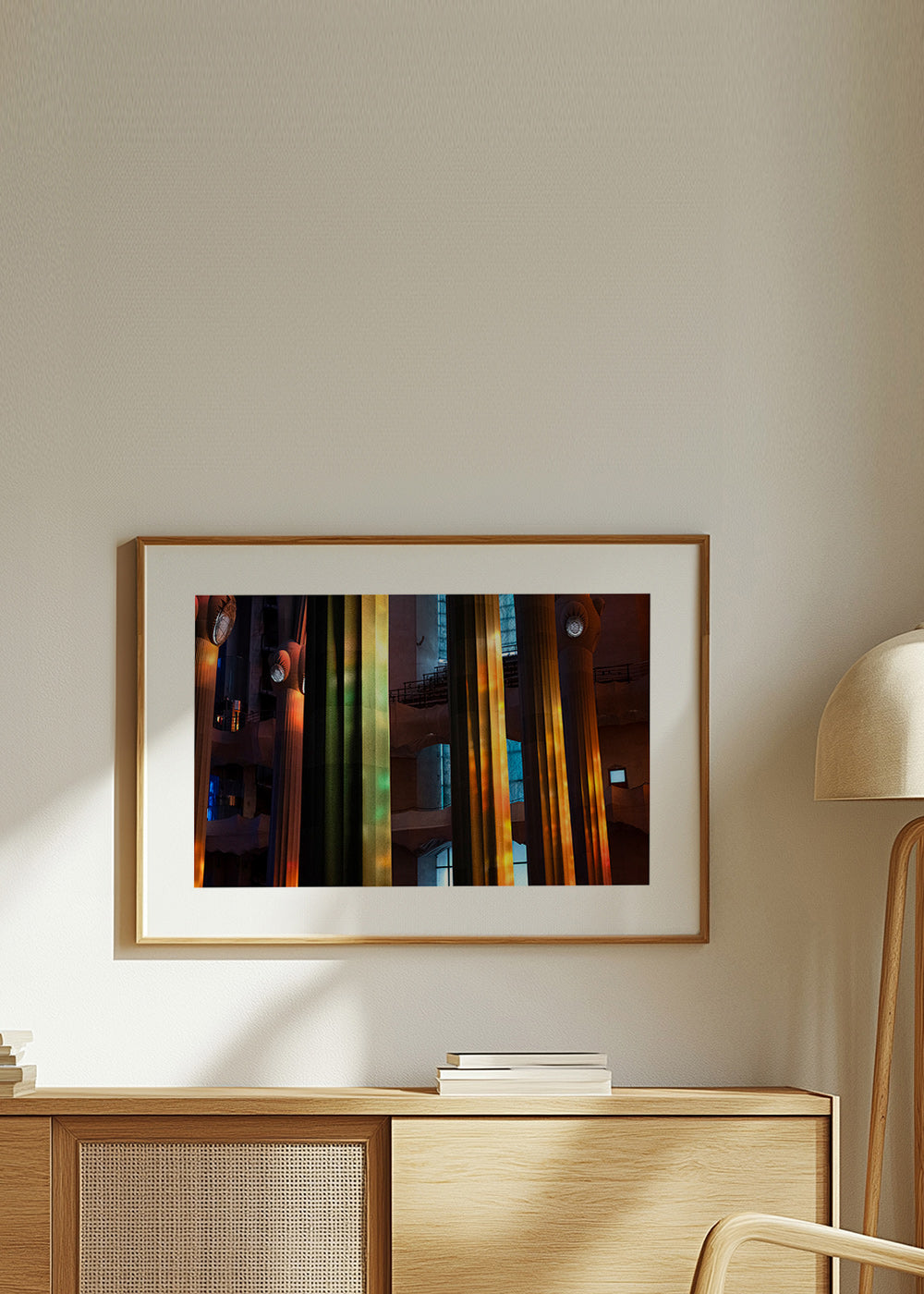 Fotografi af oplyste indvendige søjler