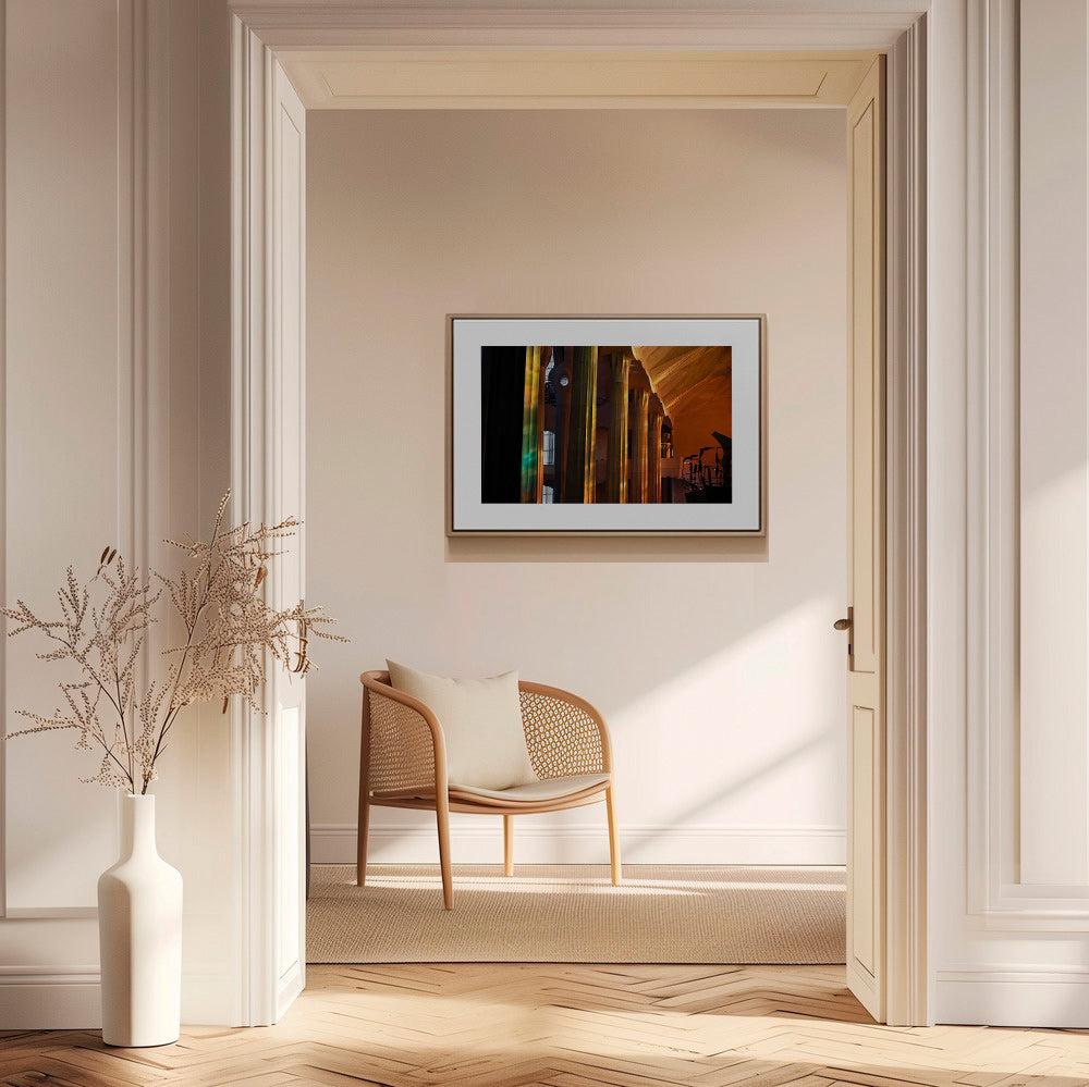 Arkitekturinteriørfotografi med gyldent lys