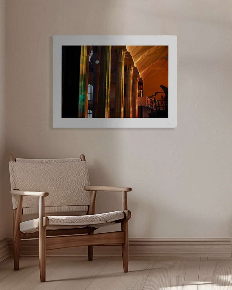 Arkitekturinteriørfotografi med gyldent lys