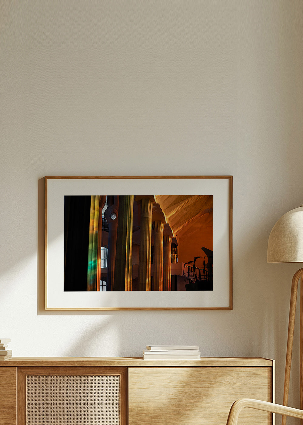 Arkitekturinteriørfotografi med gyldent lys