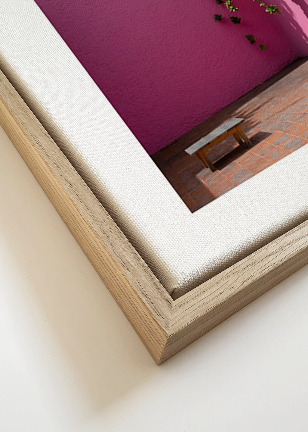 Minimalt design: rosa og hvid gårdhave