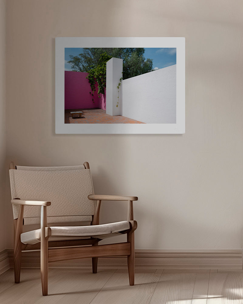 Minimalt design: rosa og hvid gårdhave