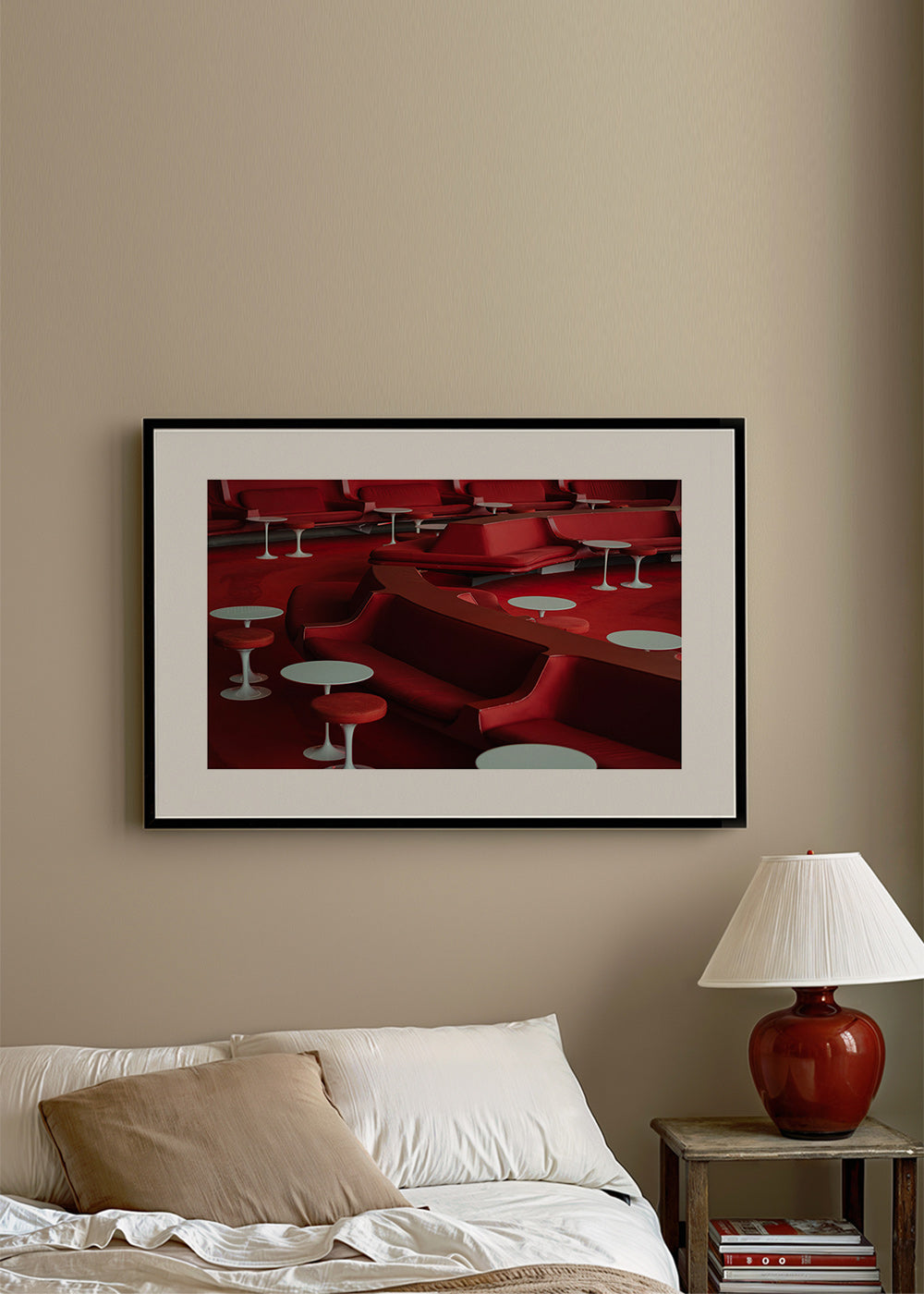 Rød lounge-fotografi med buede sæder
