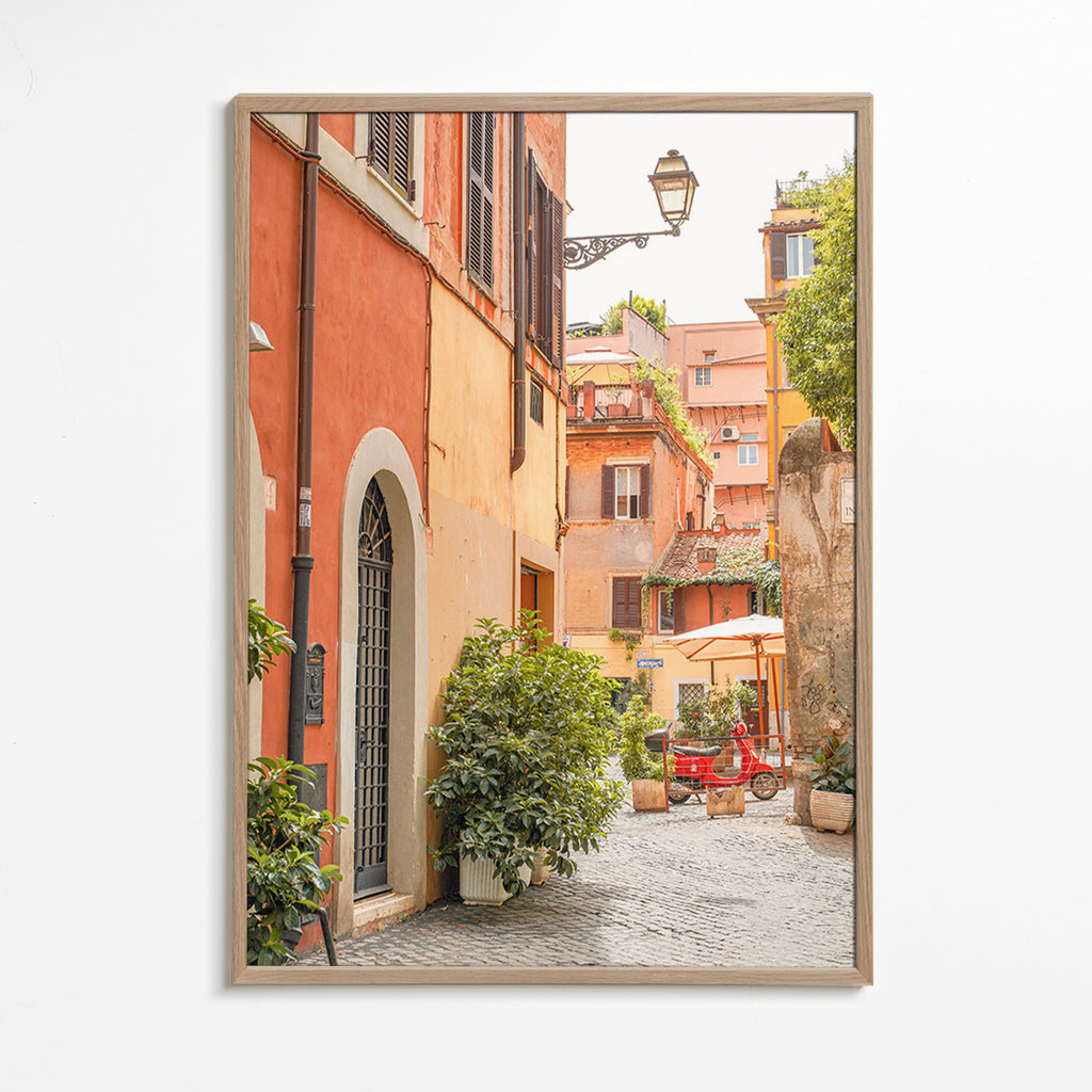 Køkkenkunst: Trastevere-gade med rød scooter – Oak Frame