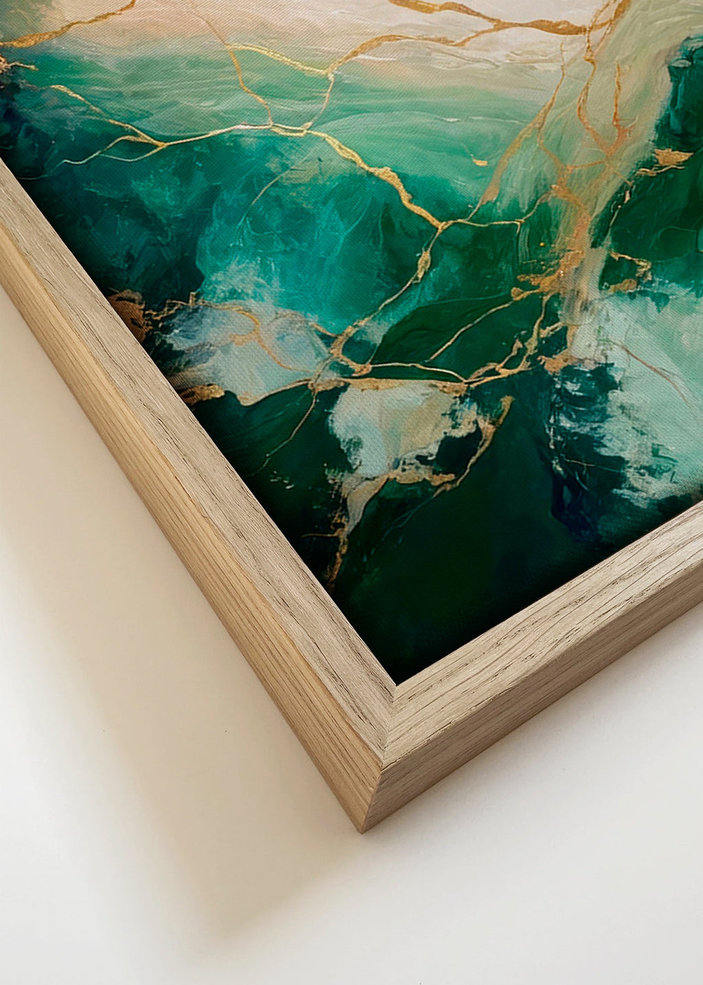Abstrakt kunst med smaragd- og guldadser – Canvas detail