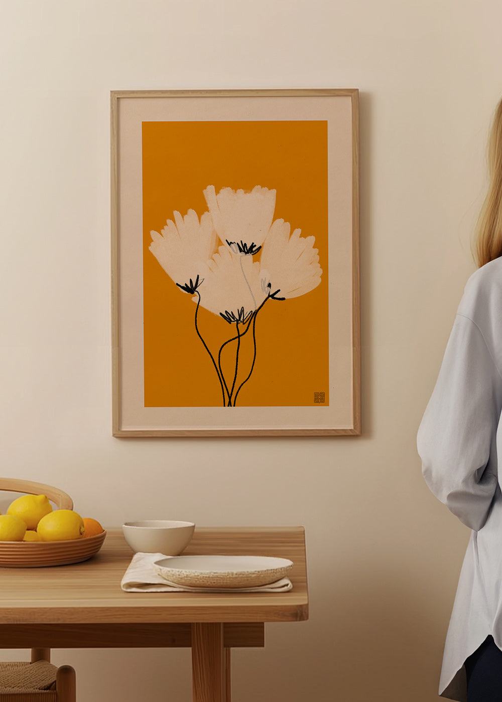 Botanisk plakat hvide blomster på okker – Product1