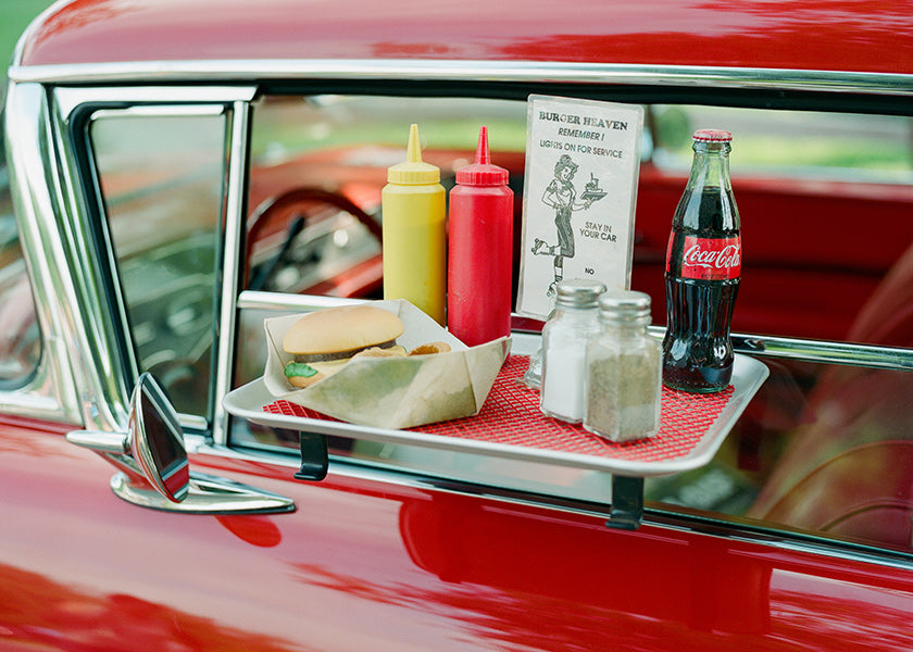 Vintage kunst klassisk bil med diner bakke