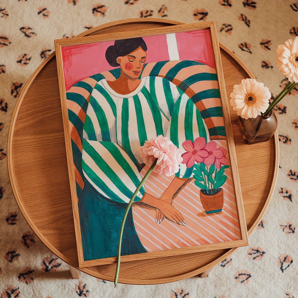 Illustration af kvinde i striber med plante – Product1