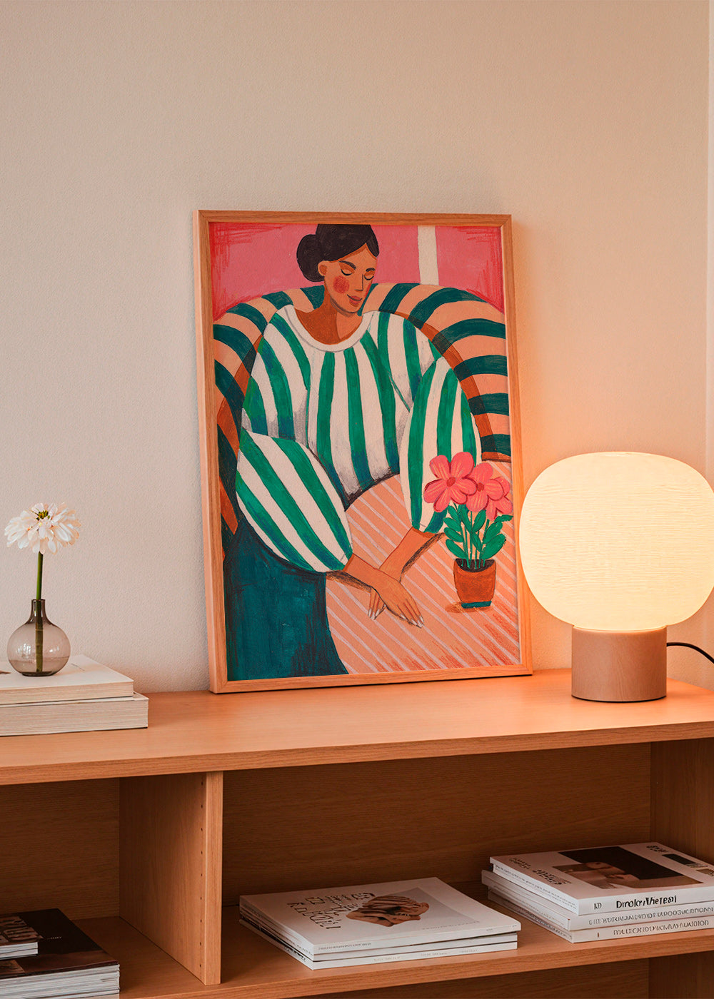 Illustration af kvinde i striber med plante – Product2