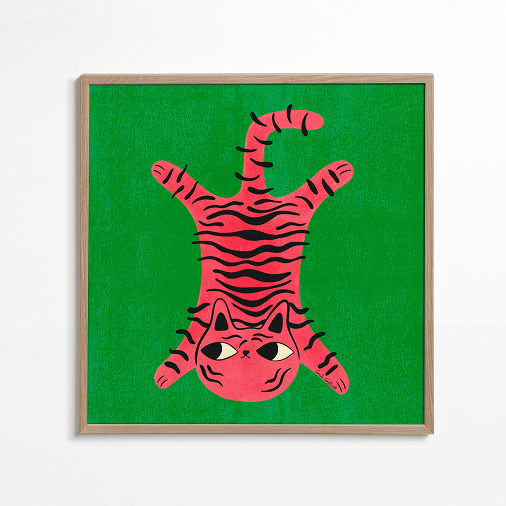 Rosa kat illustration med sorte striber – Oak Frame