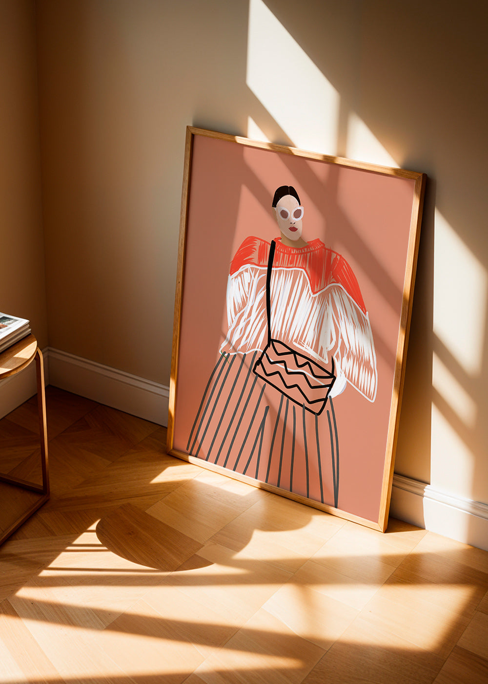 Illustration af kvinde med koral taske – Product1