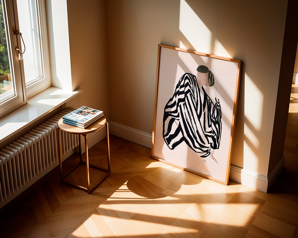 Illustration kvindelig figur med grafiske striber – Product2