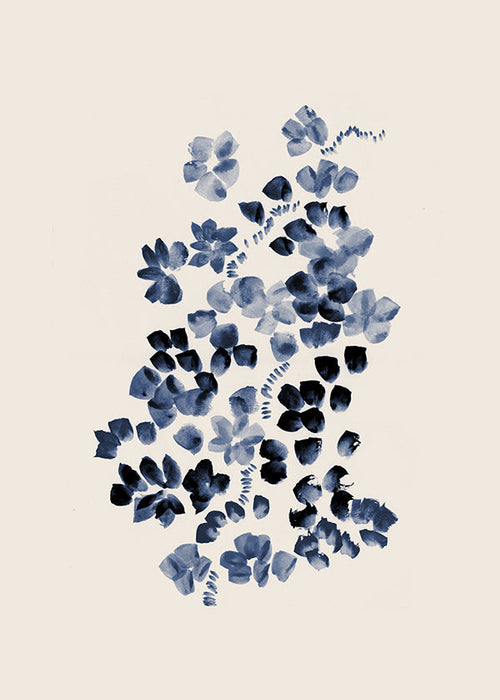 Botanisk plakat med blå blomster på creme