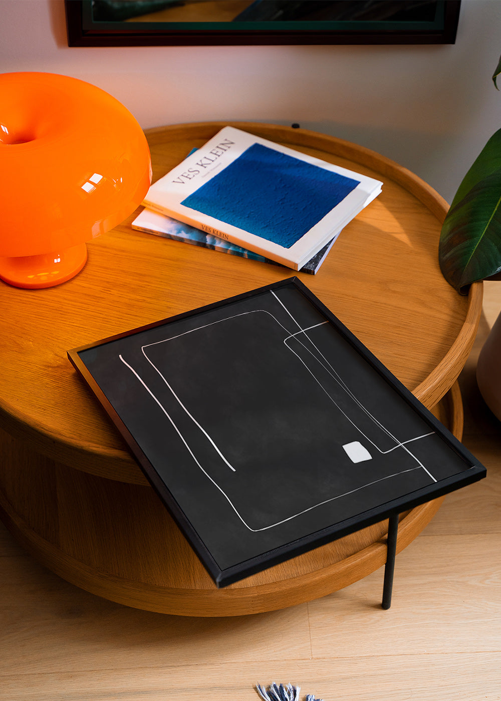 Minimalistisk plakat med hvide linjer på sort baggrund – Product3