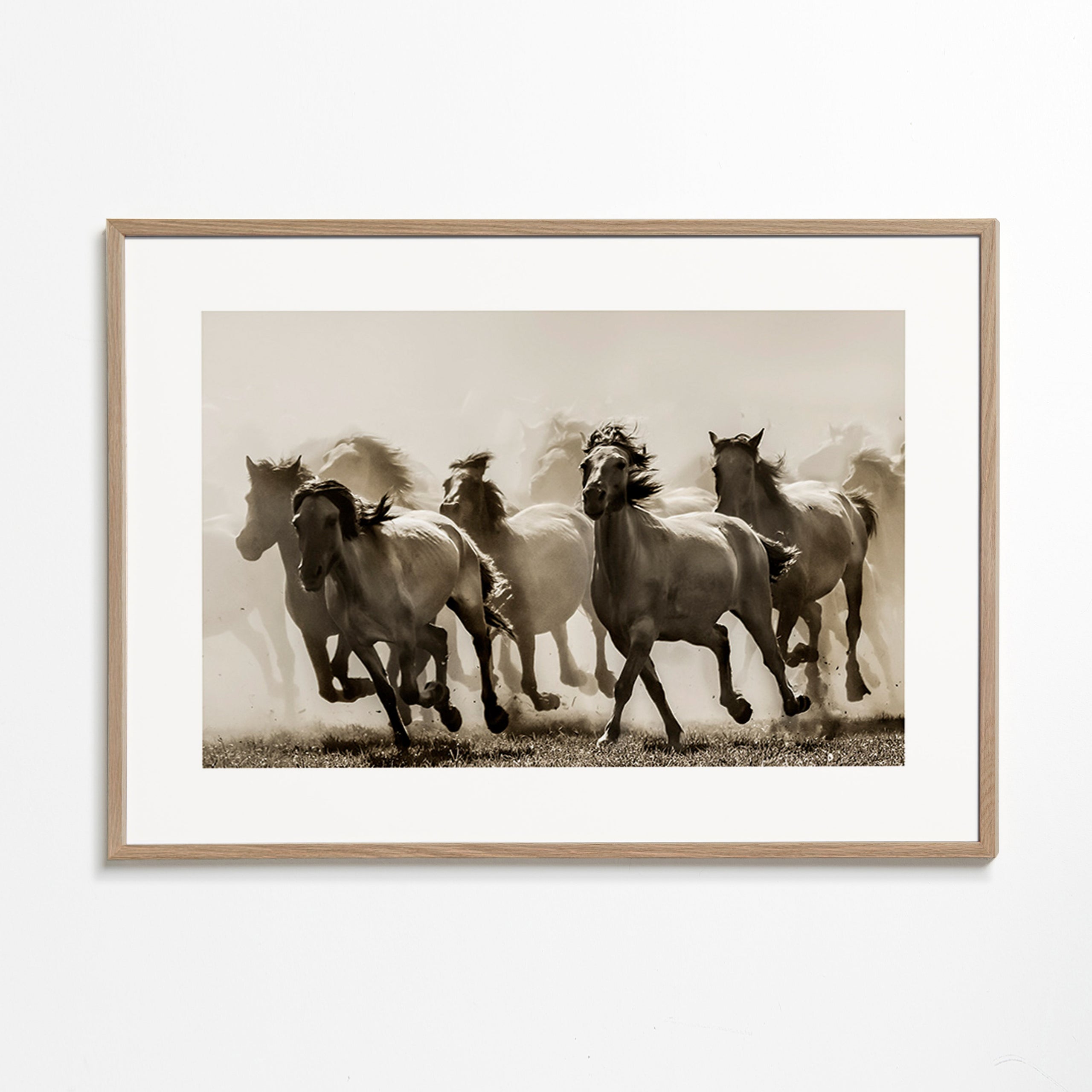 Løbende heste i sepia – Oak Frame