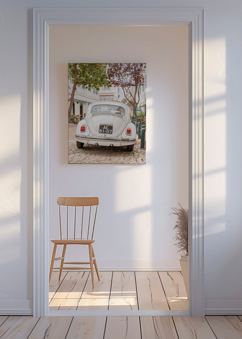 Bybillede med klassisk bil på brosten – Canvas