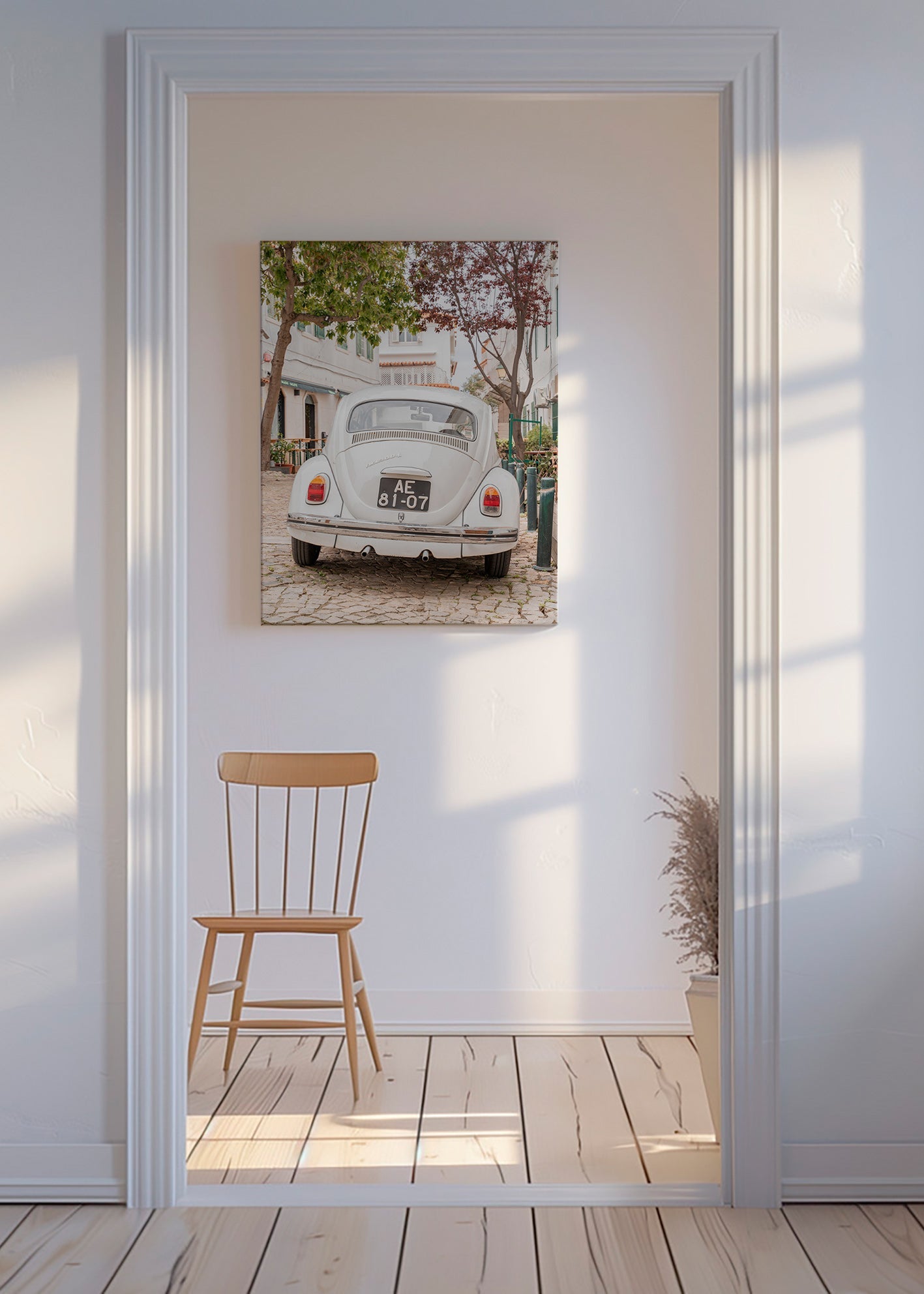 Bybillede med klassisk bil på brosten – Canvas