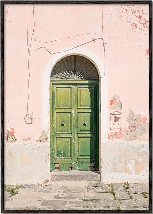 Køkkenkunst: grøn dør i rosa facade – Black Frame