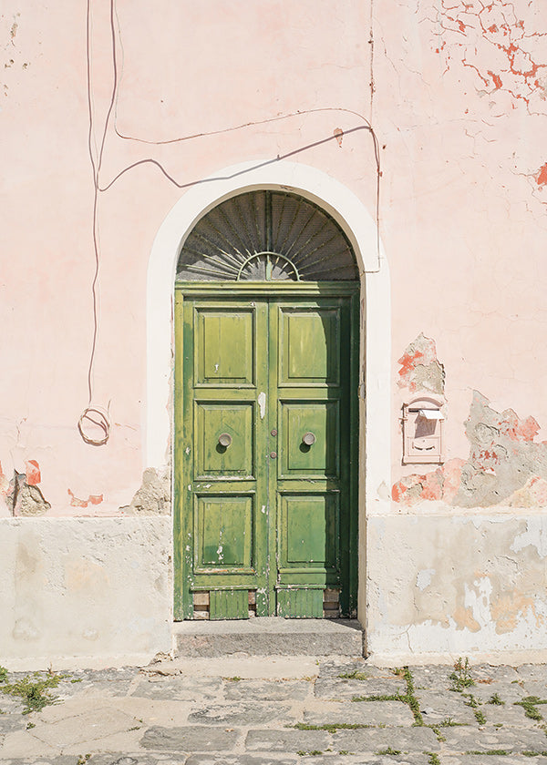 Køkkenkunst: grøn dør i rosa facade