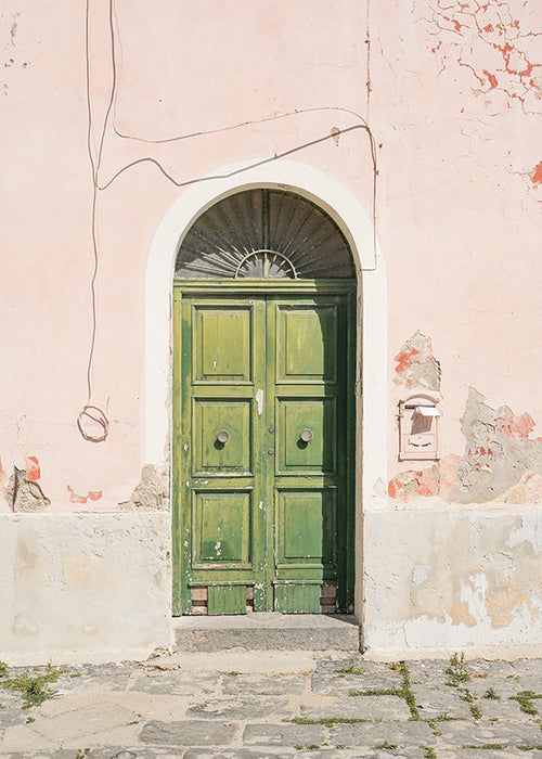 Køkkenkunst: grøn dør i rosa facade