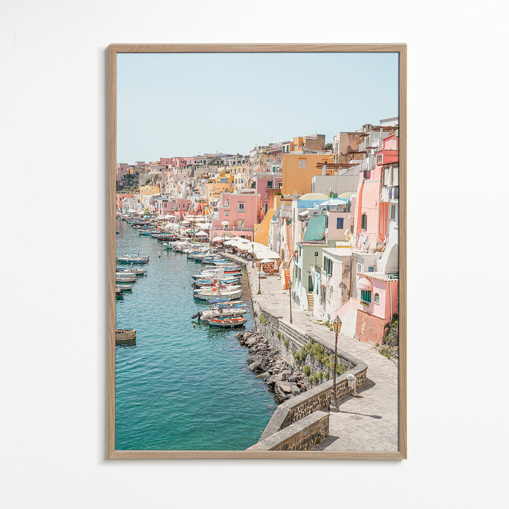 Rejseplakat Procida havn i pastelfarver – Oak Frame