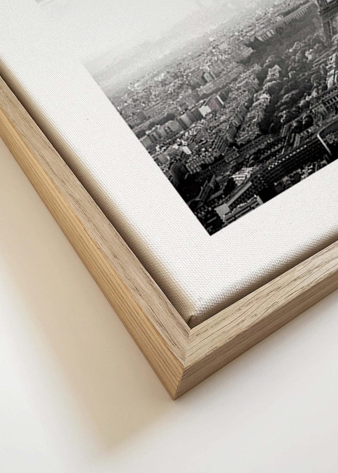 Køkkenkunst: Eiffeltårn i sort-hvid bybillede – Canvas detail