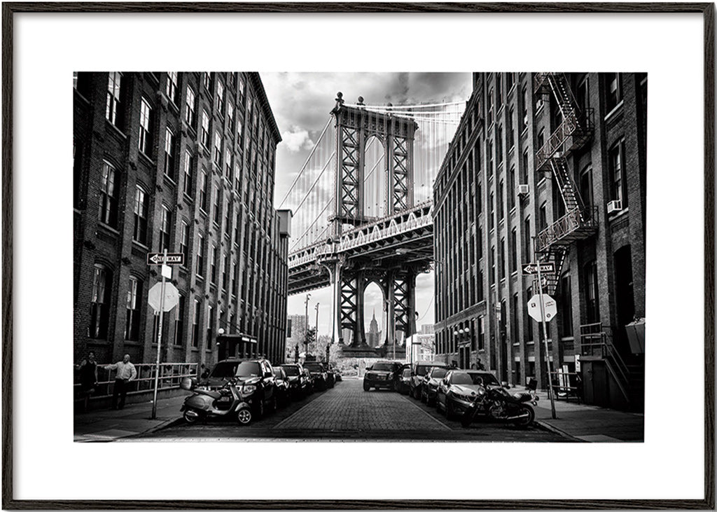 Køkkenkunst: Manhattan Bridge sort-hvid – Black Frame
