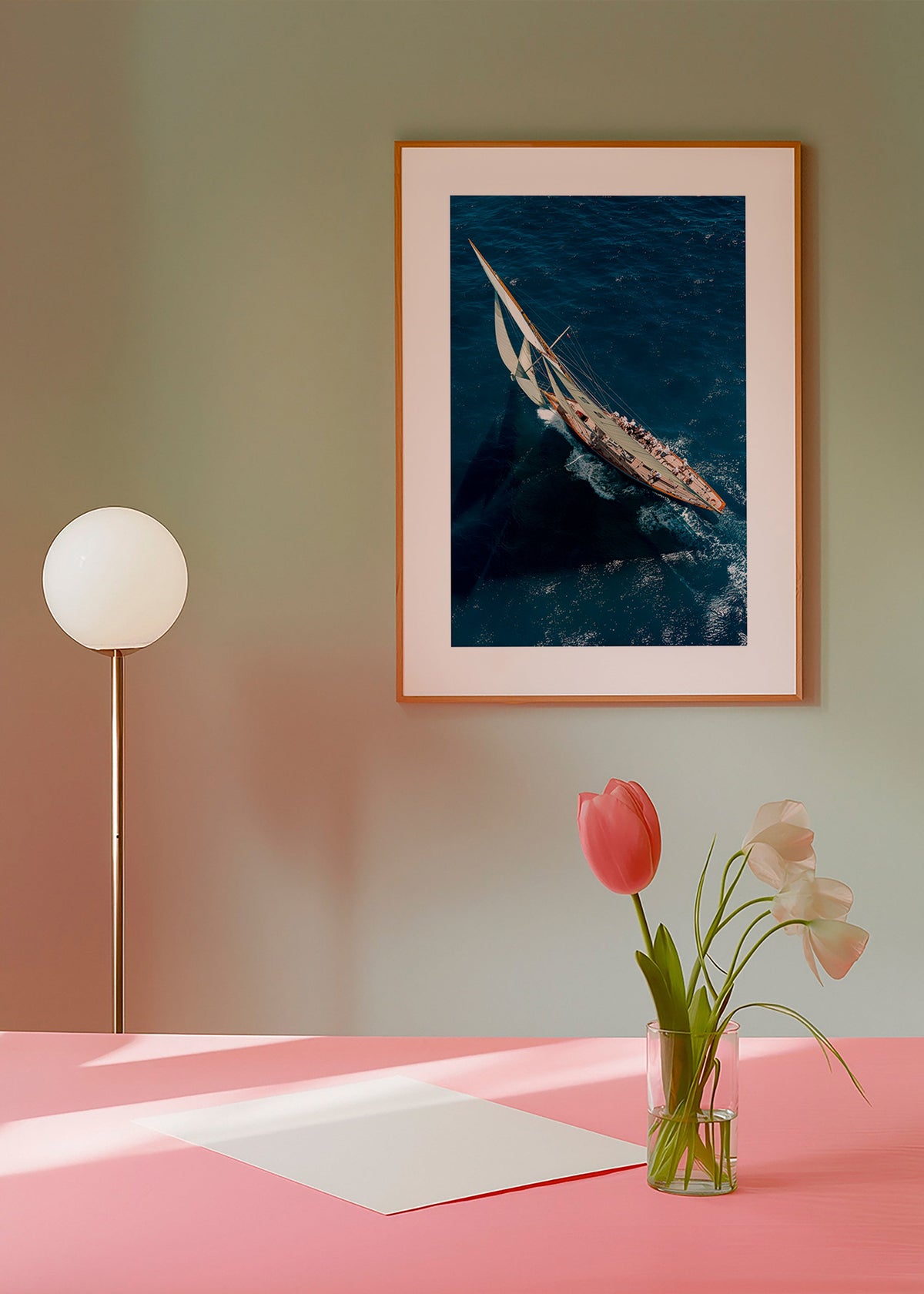 Fotografi af klassisk sejlbåd i kapsejlads – Product1