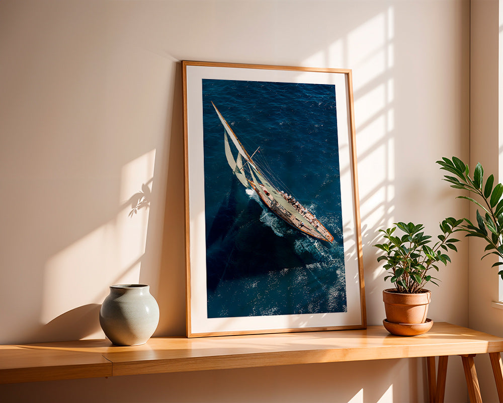 Fotografi af klassisk sejlbåd i kapsejlads – Product3
