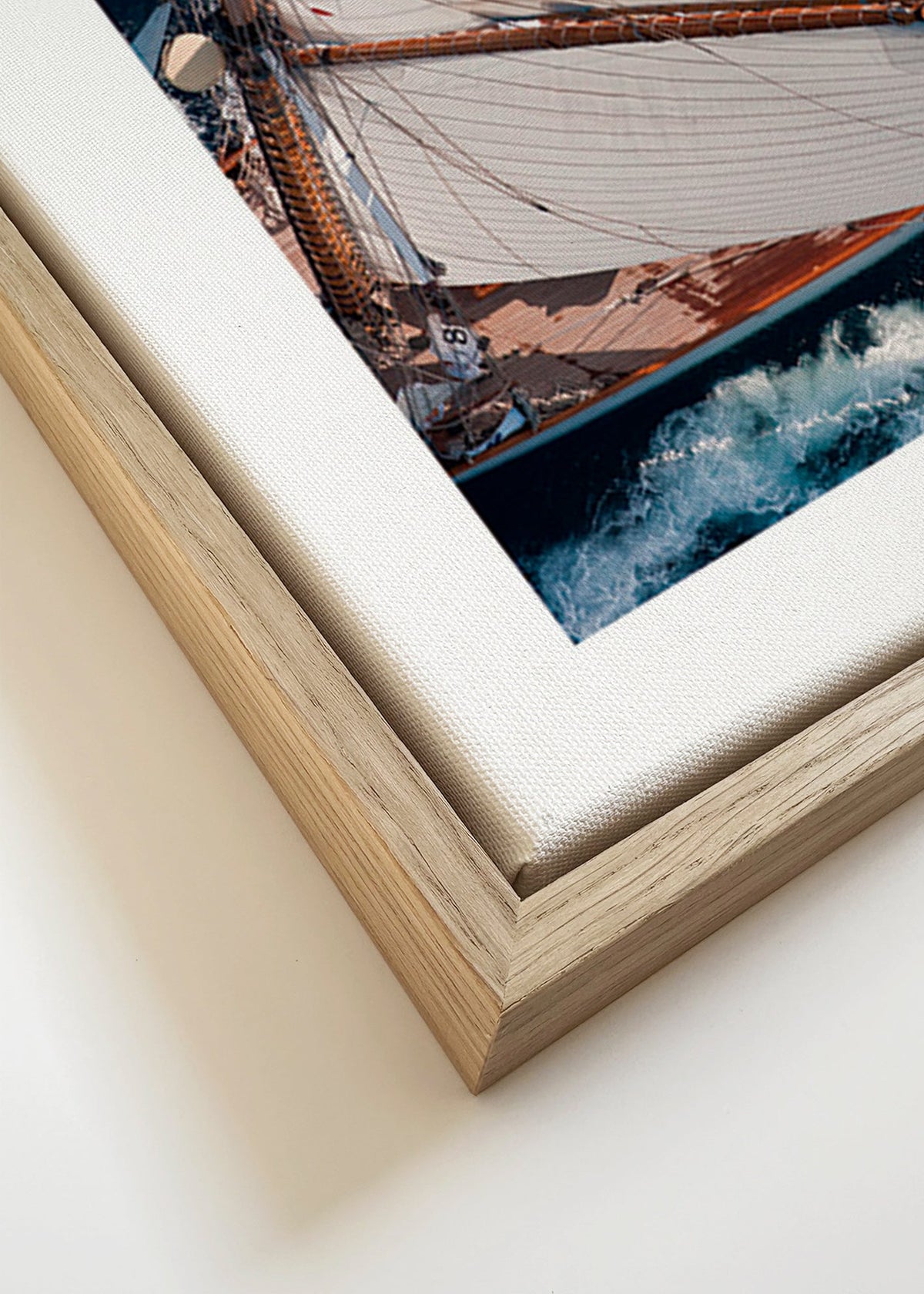 Luftfotografi af sejlbåd på åbent hav – Canvas detail