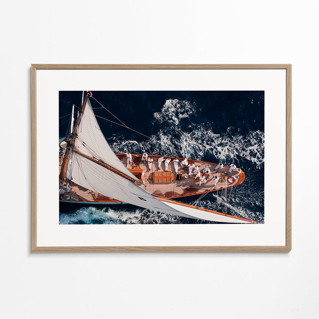Luftfotografi af sejlbåd på åbent hav – Oak Frame