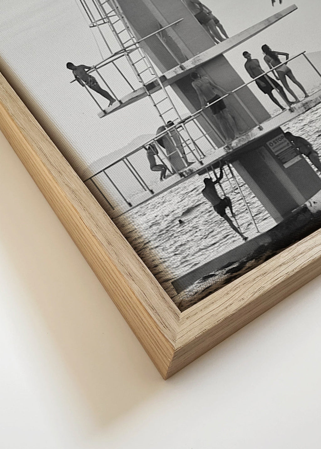 Fotografi af hoppeplatform ved kysten – Canvas detail