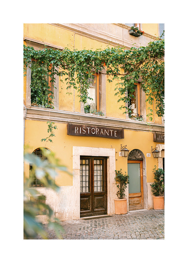 Køkkenkunst: ristorante-facade i varm gul